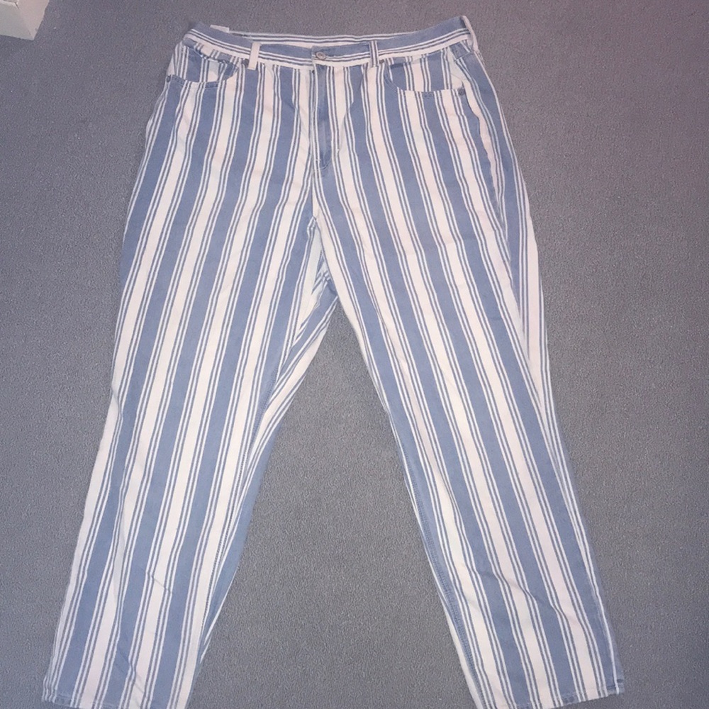 American Eagle mom jeans!